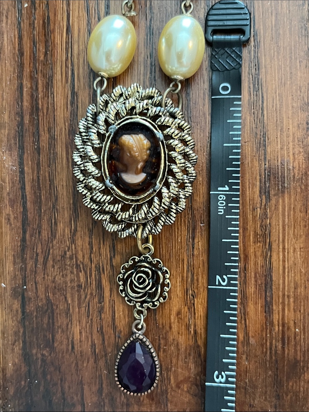 Vintage-Style Gold Cameo Pendant Brooch/Necklace with Pearlescent Beads - Picture 10 of 10